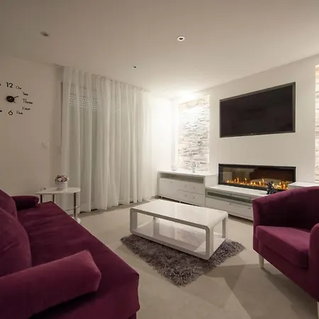 Lions Apartament *