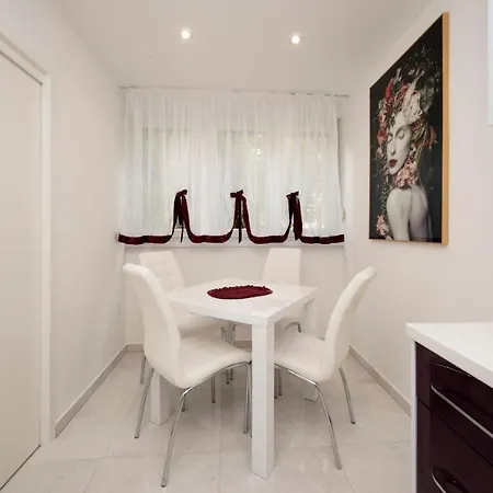 Lions Apartament *