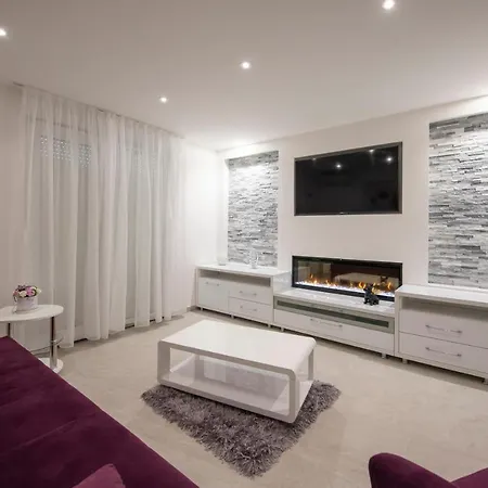 Lions Apartment *